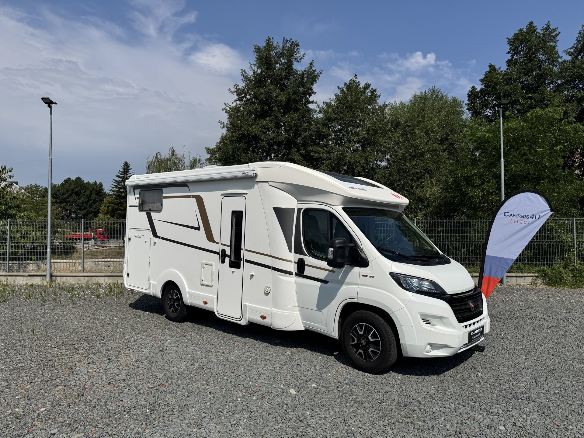Eura Mobil PT 695 EB